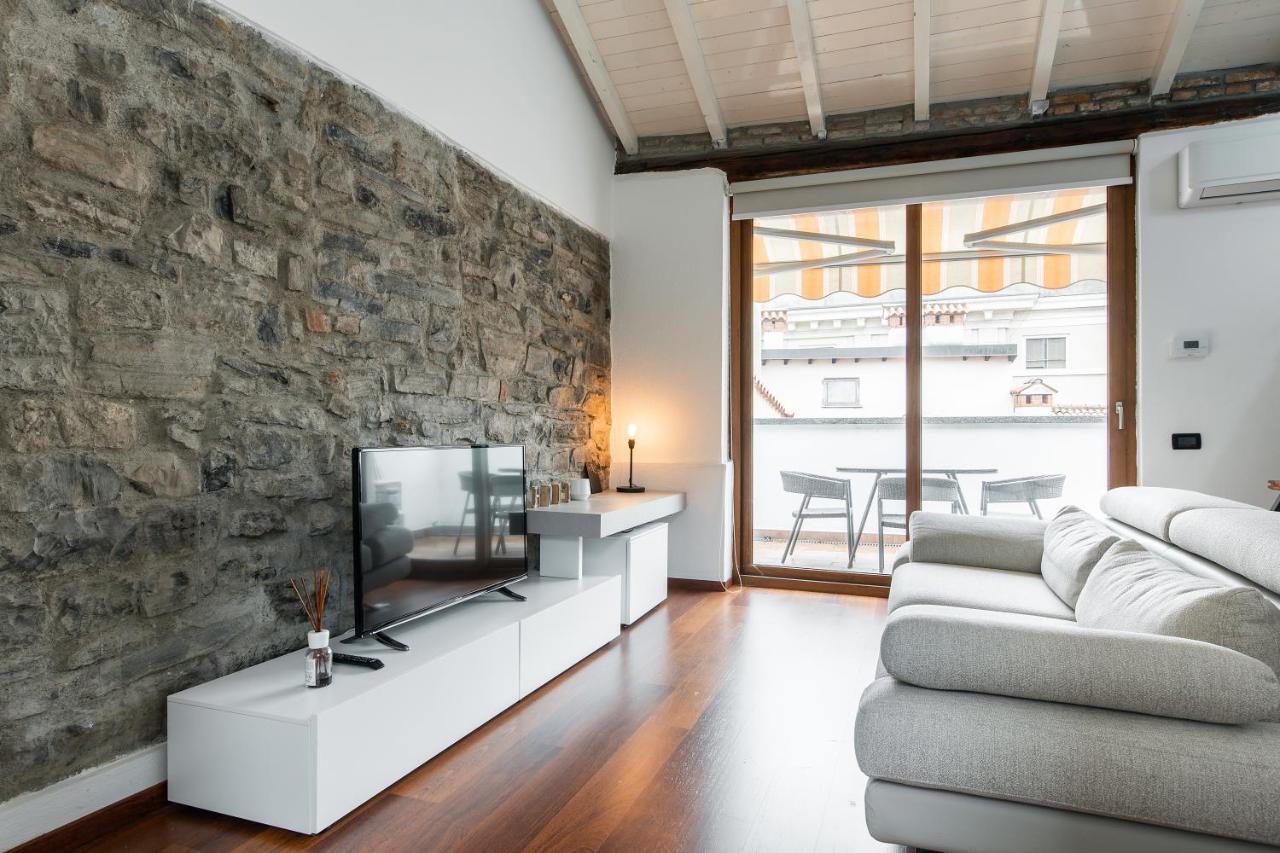 In Our Home By Holiday Solutions Como Luaran gambar